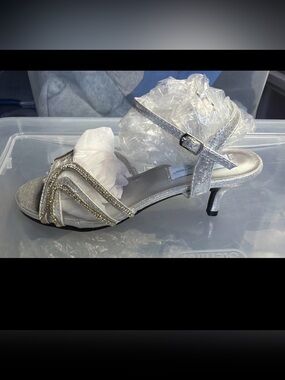 Comfort Collection By Dyeables Women’s Strappy Sandals Silver Size 7 M US